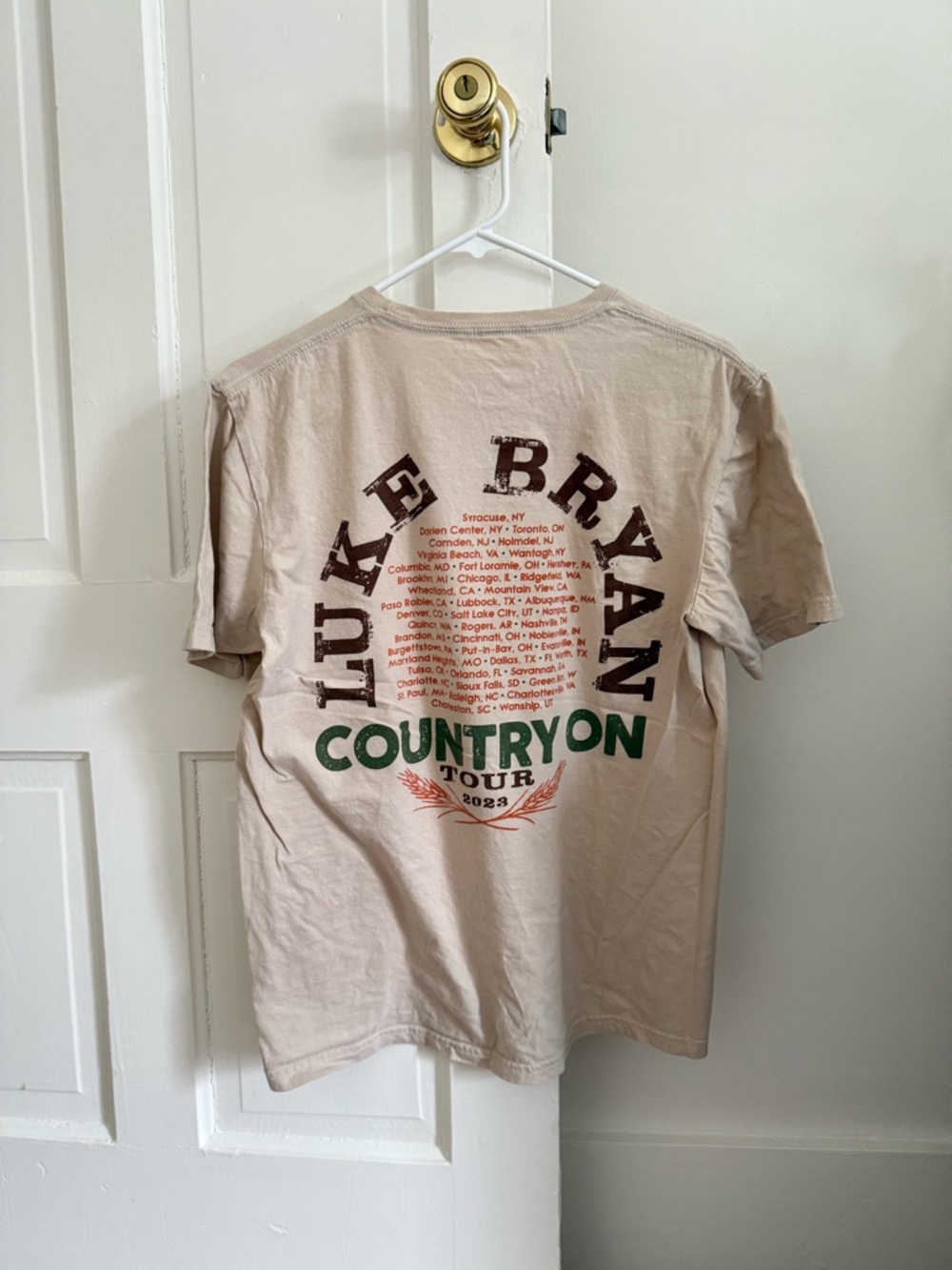 Luke Bryan Country On Concert T-Shirt - Picture 2 of 2